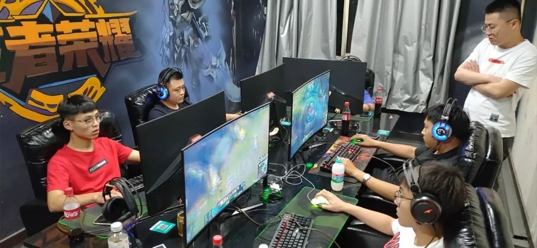 明显占据上 明显占据上