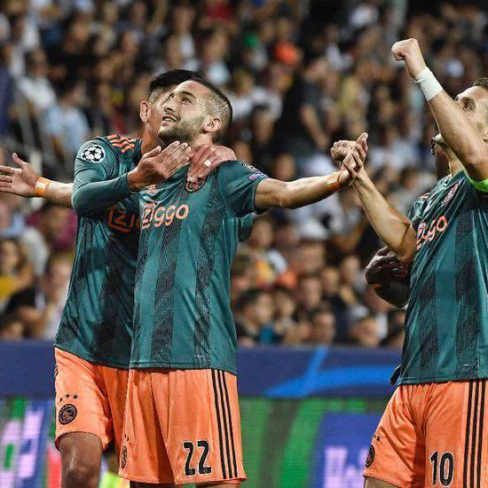 兜售手中的 兜售手中的