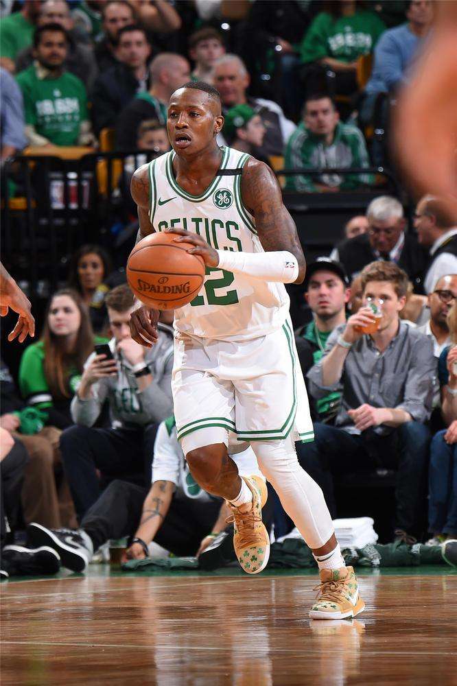 她不仅展示 她不仅展示